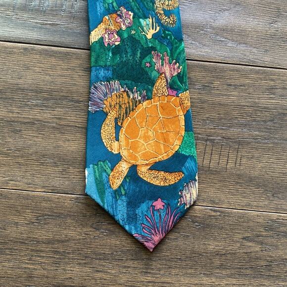 WORLD WILDLIFE FUND Coral Reefs Tie - Picture 2 of 5